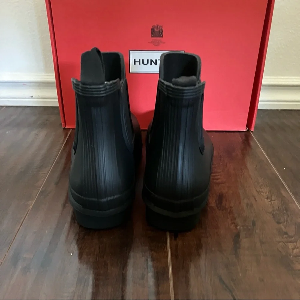 NIB Authentic Hunter Women’s Chelsea Boot - Black